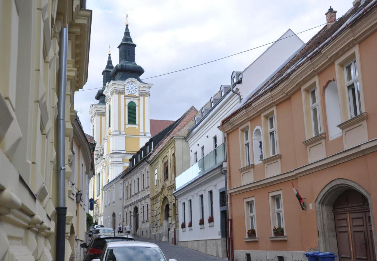 Centrál Vendégház Székesfehérvár Esterno foto