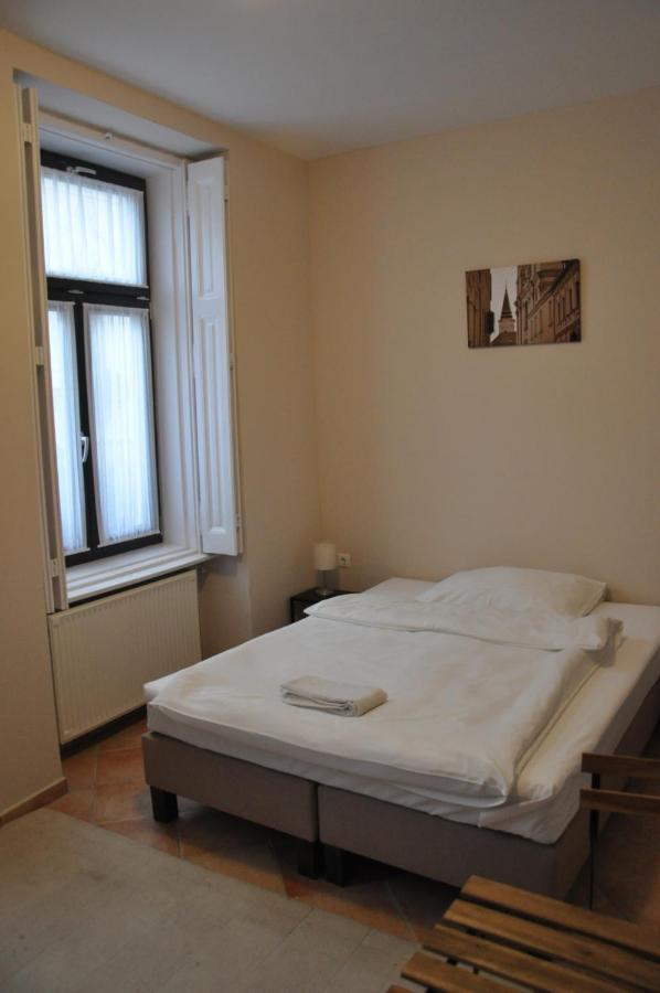 Centrál Vendégház Székesfehérvár Esterno foto