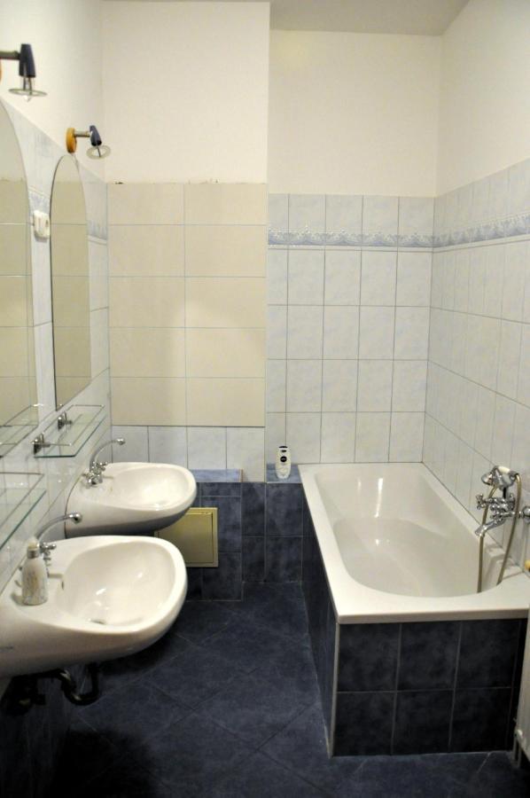 Centrál Vendégház Székesfehérvár Esterno foto