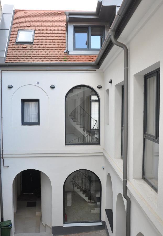 Centrál Vendégház Székesfehérvár Esterno foto